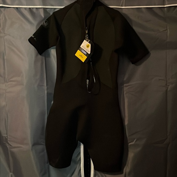 Men’s BodyGlove spring suite